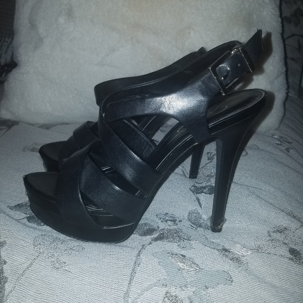 Jessica Simpson black pumps